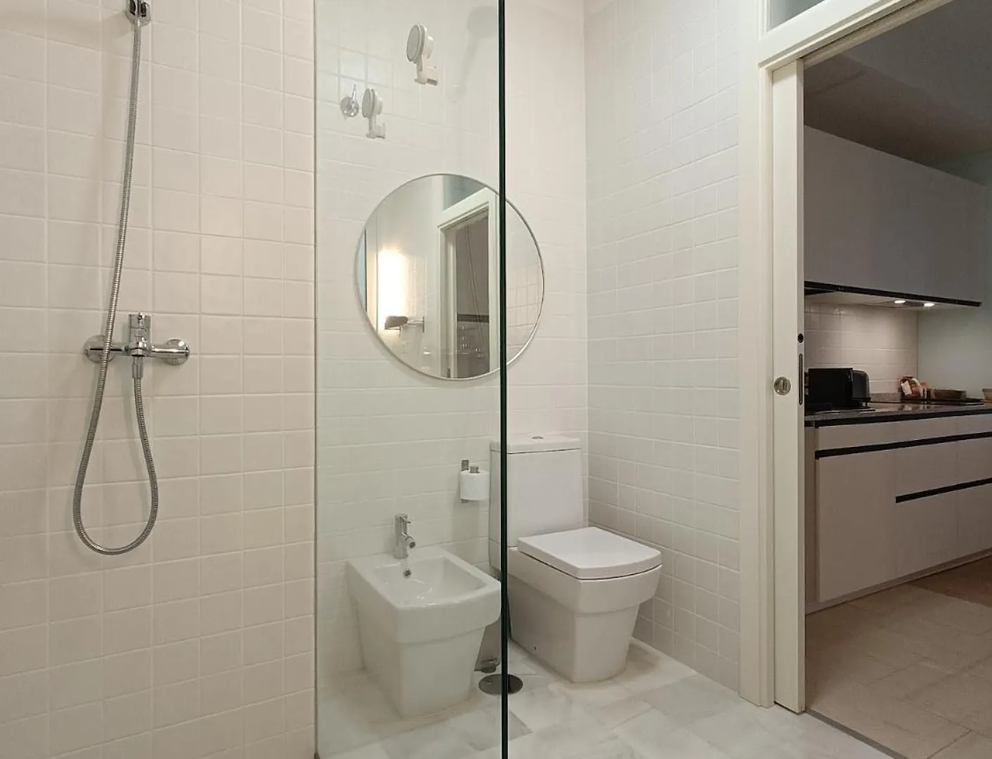 White Suite Alameda Seville Apartment