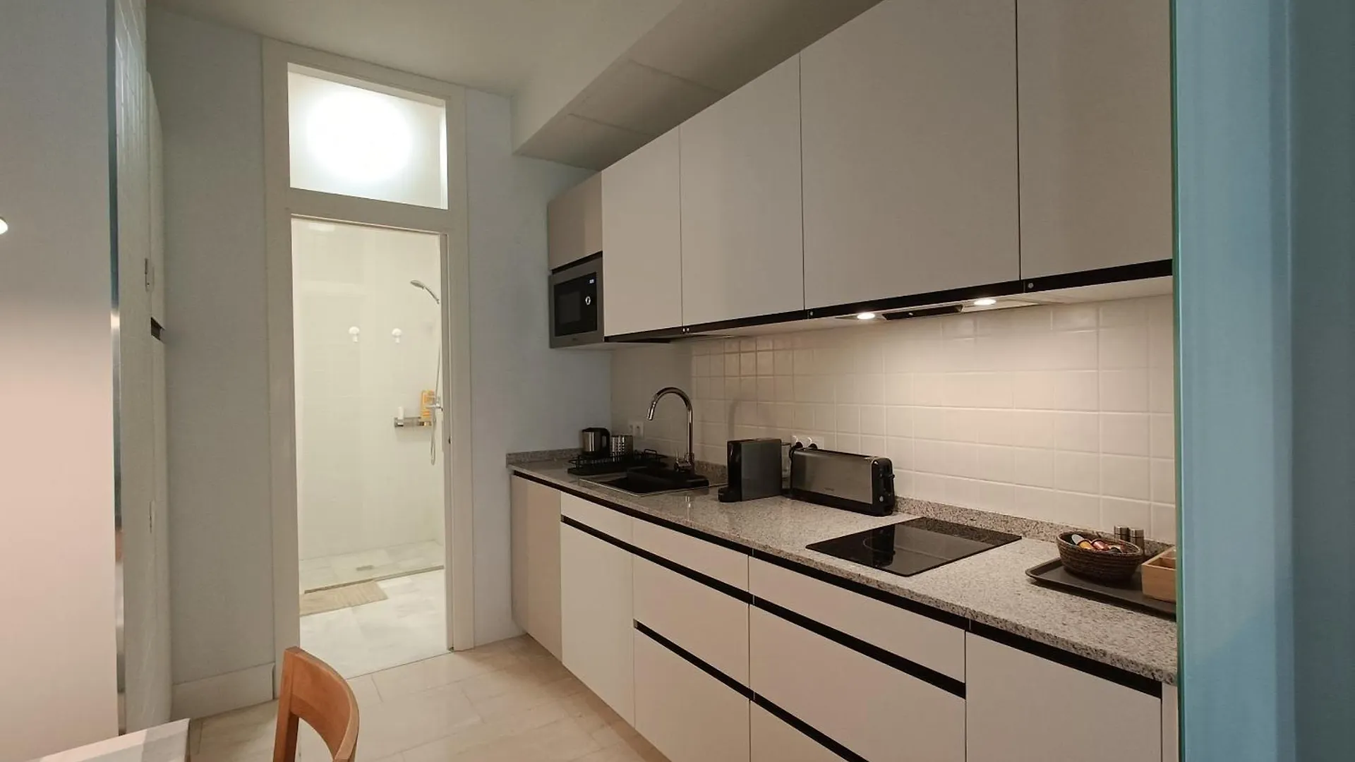 White Suite Alameda Seville 0*,