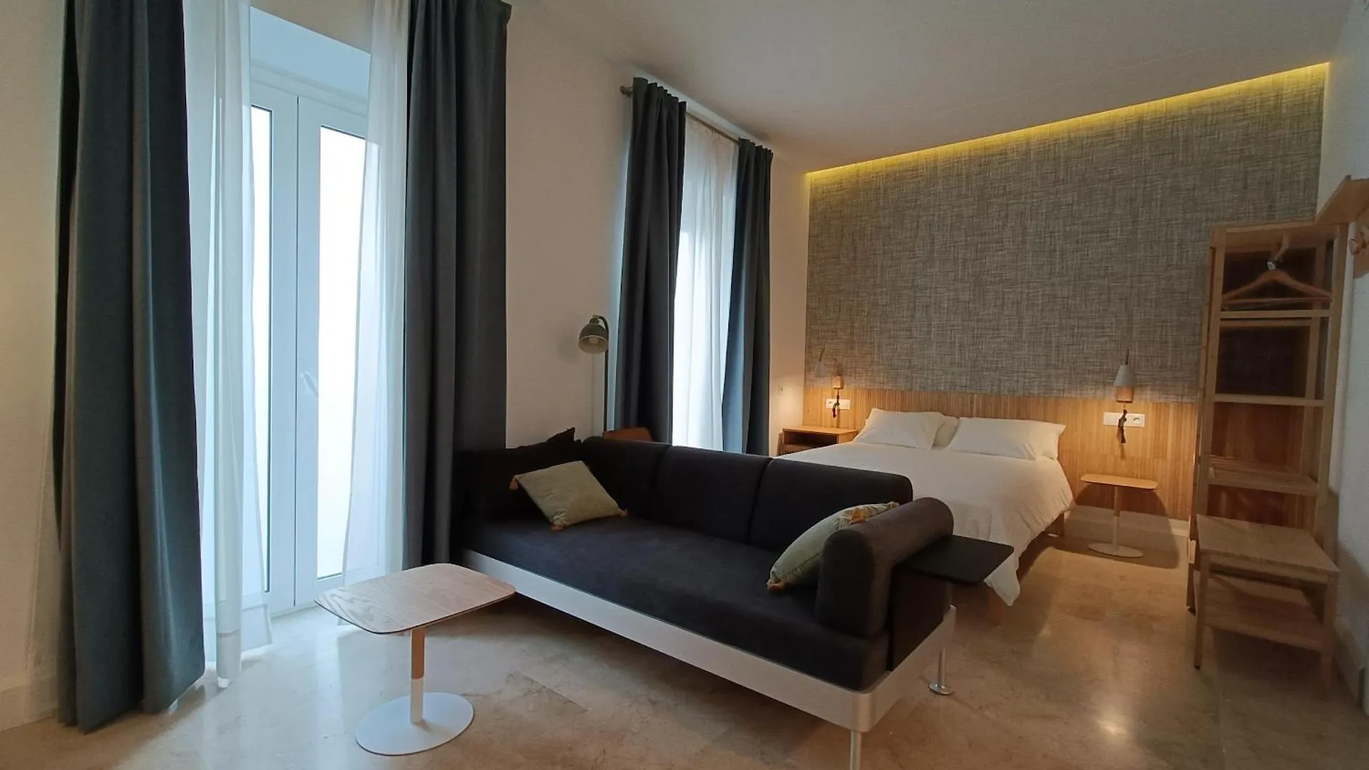 White Suite Alameda Seville Apartment