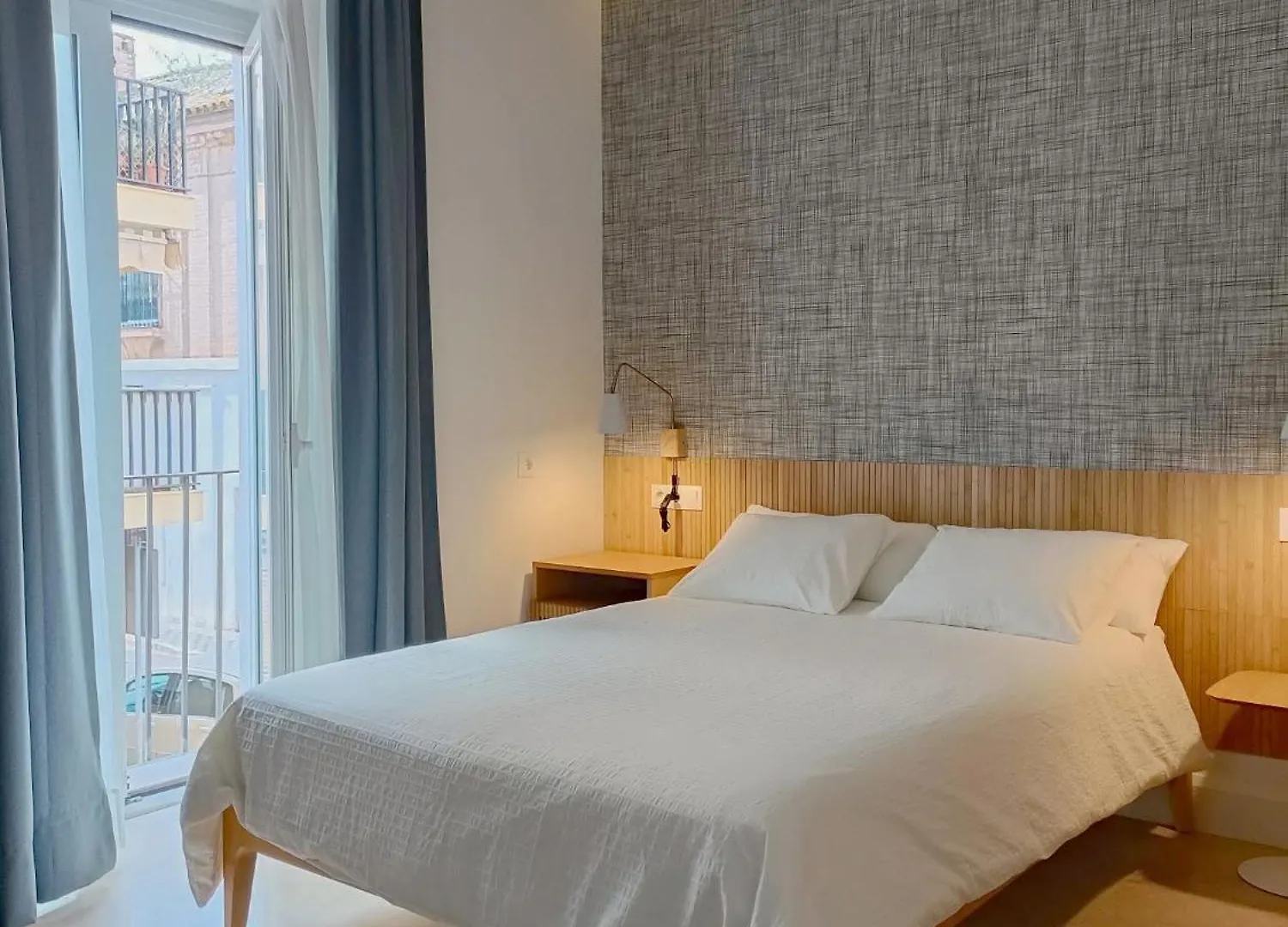 White Suite Alameda Seville Apartment