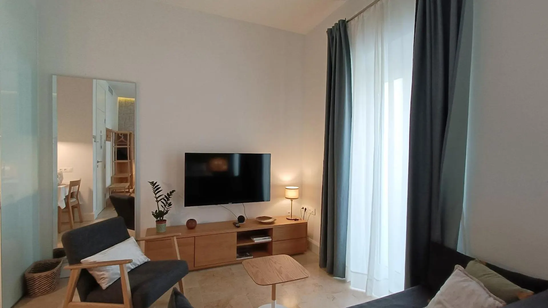 White Suite Alameda location